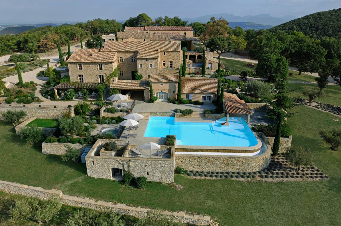 villa-provence-france-luxury-vineyard-pool-la-verriere-aer-2